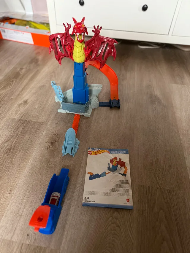 Hot Wheels Dragon Launch Transporter image indicator(4)