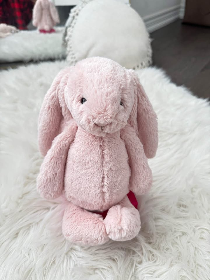 Medium Bashful Blush Bunny Jellycat (BNWT & Receipt) 🐰💗