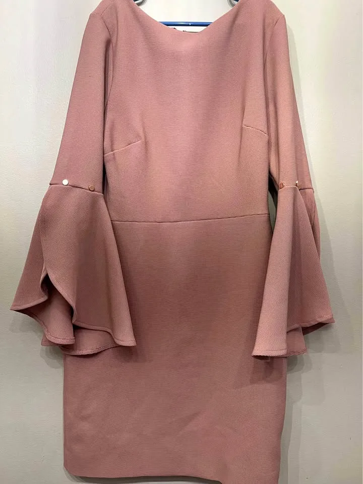 Women’s Dresses thumbnail