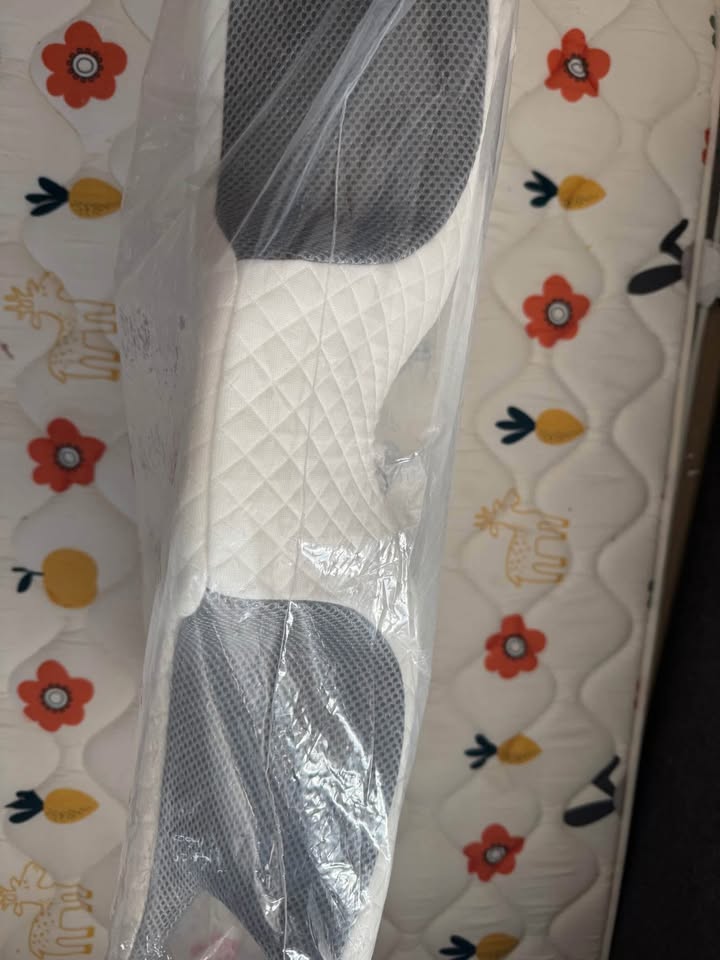 New Memory foam ergonomic pillow - photo 2