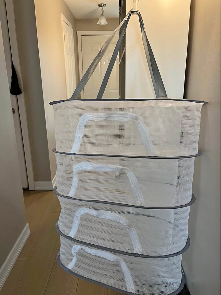 Folded Mesh Clothes Hanging Dryer
