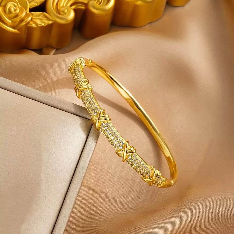 Bangle with crosses and diamonds