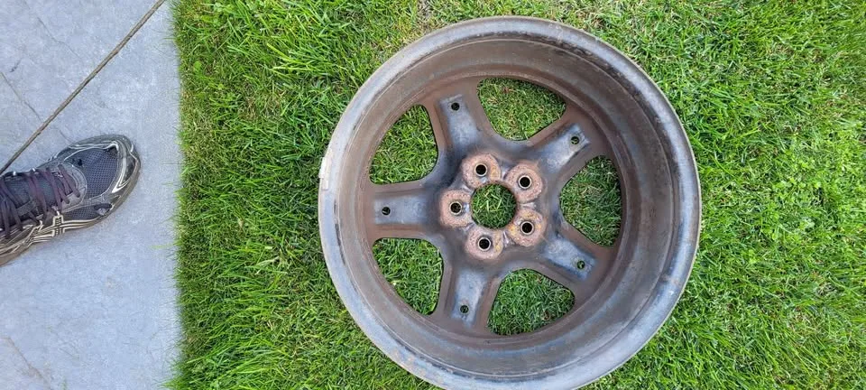 Steel rims with TPMS image indicator(4)