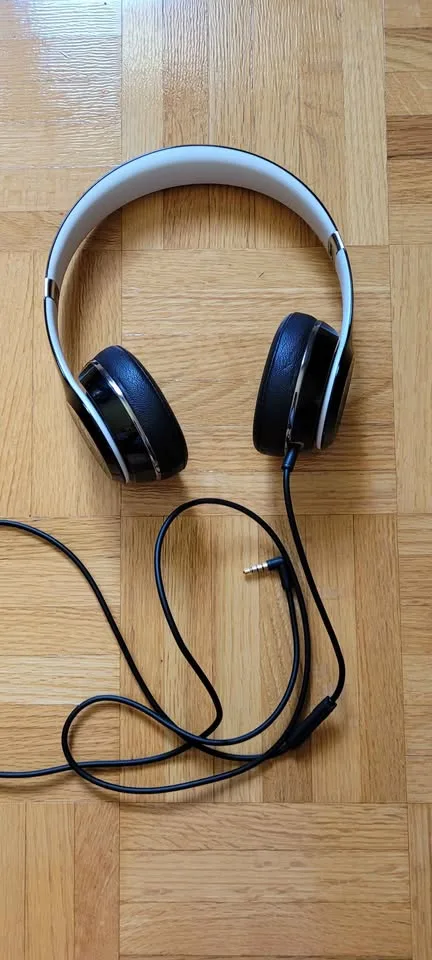 Beats Solo 2 Luxe Edition Wired Headphones image indicator(2)