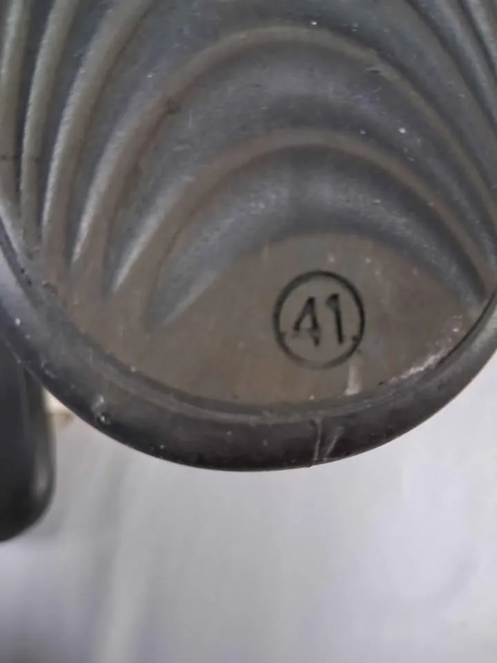 Size 10 Ecco sandals image indicator(3)