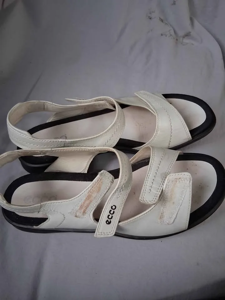 Size 10 Ecco sandals image indicator(4)