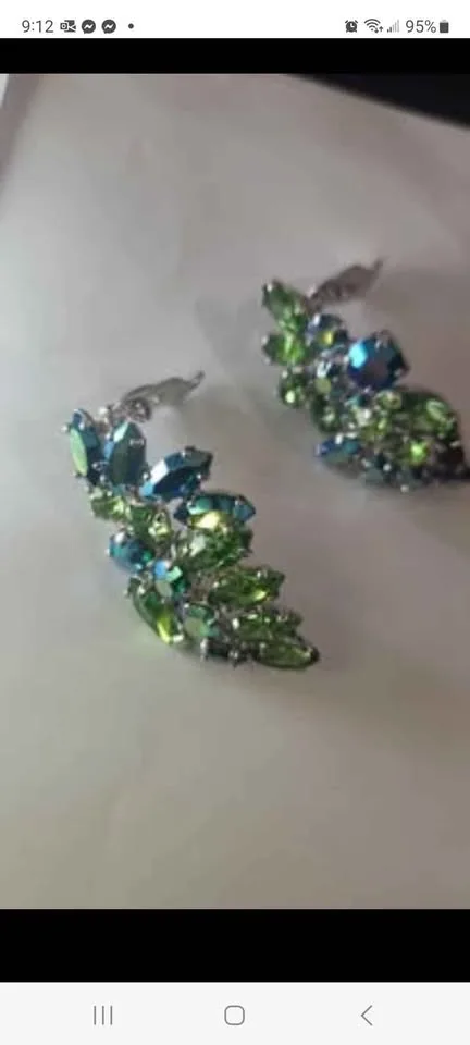 SHERMAN signed Vintage 1940s Swarovski earrings image indicator(2)