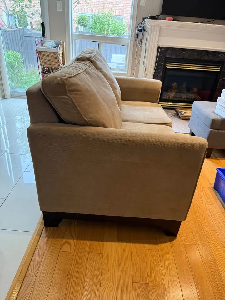 Beautiful Beige Couch – Excellent Shape image indicator(2)