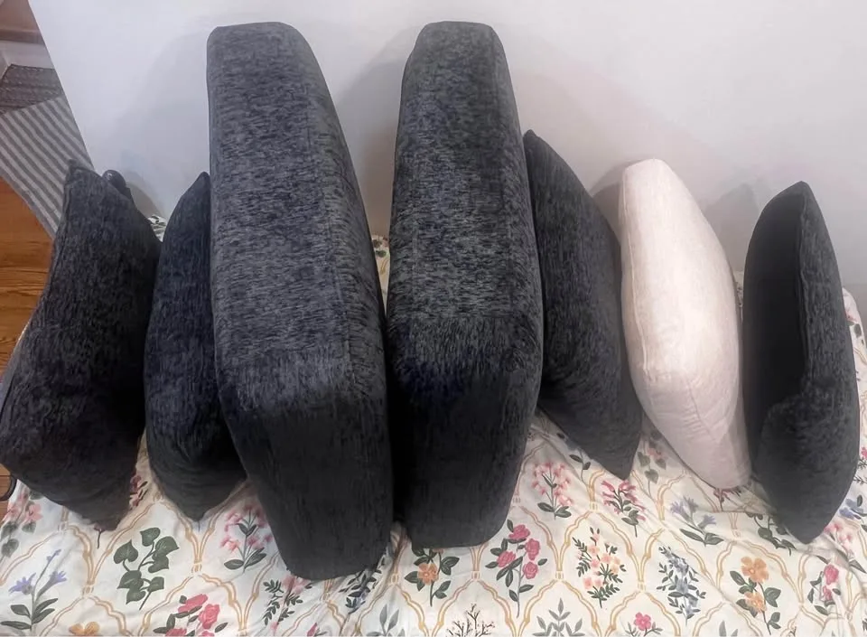 Couch pillows image indicator(3)