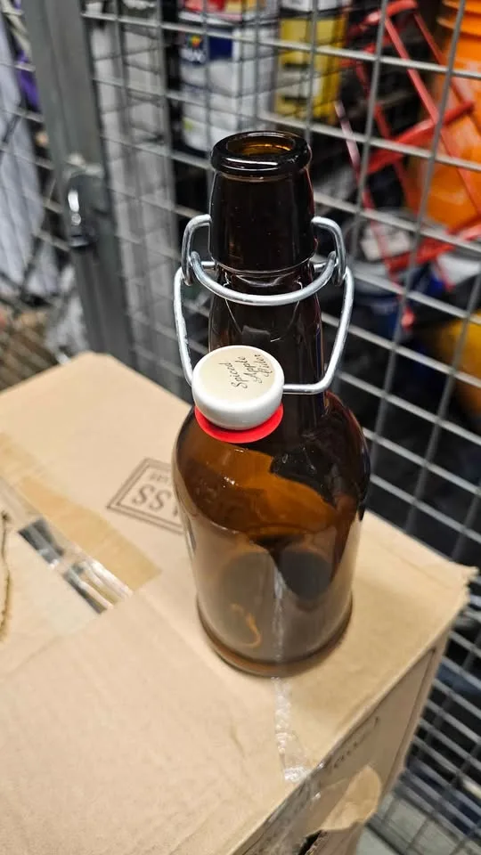 EZ Cap 500 ml Amber Glass Bottles (Swing-Top) image indicator(2)