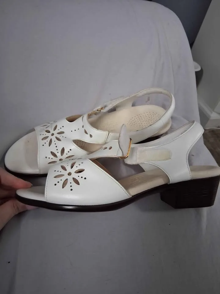 Size 9.5 SAS sandals image indicator(3)