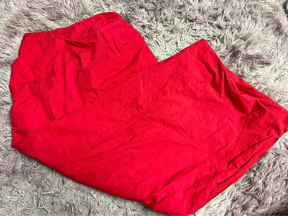 Red side open skirt