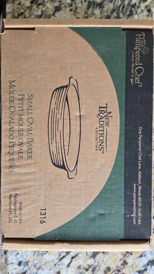 NIB Pampered Chef Small Oval Baker 2 cup capacity image indicator(5)