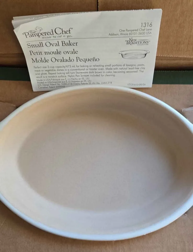 NIB Pampered Chef Small Oval Baker 2 cup capacity image indicator(6)