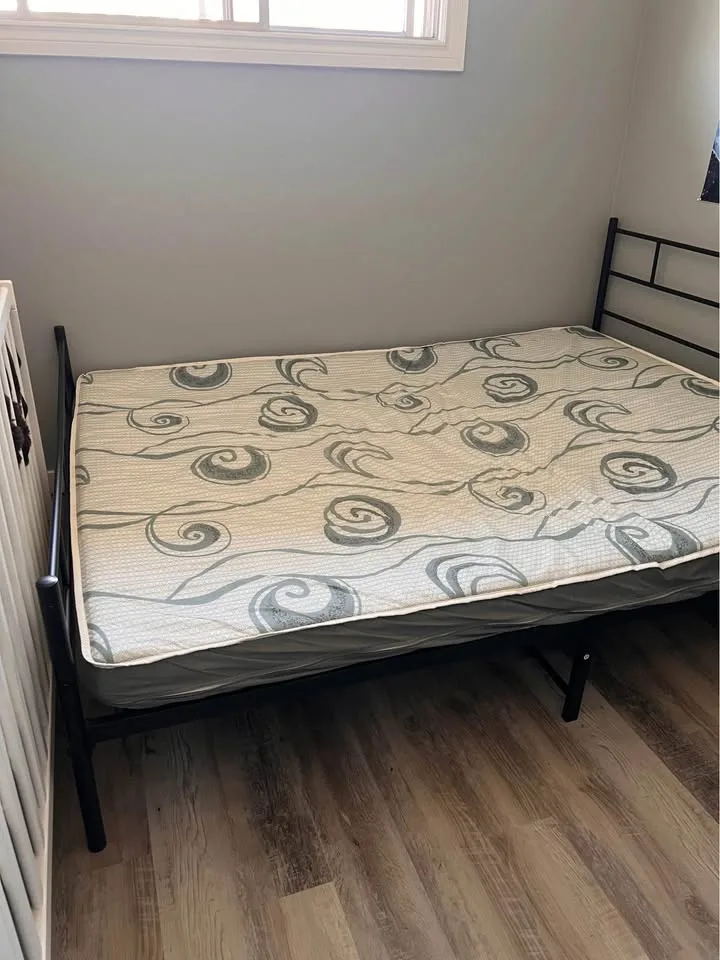 queen bed frame and mattress image indicator(2)