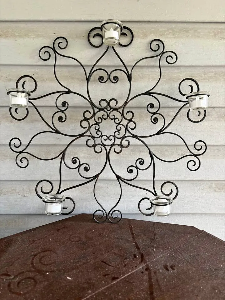 Blk metal candle sconce 24x24” Pick up 186 st and 59 ave $20 thumbnail