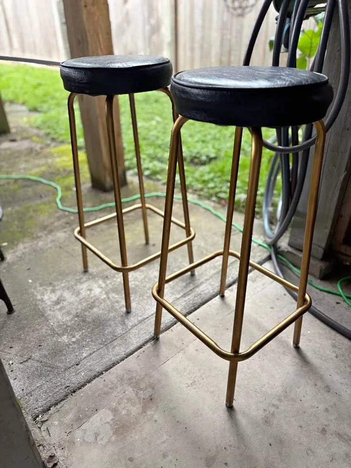 Two gold and blk bar stool 29” H $30 Pick up 186 st and 59 ave thumbnail