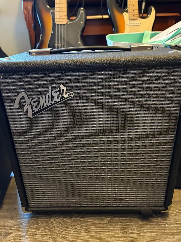 Fender Squire bass, chords and stand image indicator(2)