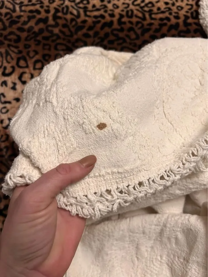 Bates Mill Matelassé Bedspread Full Ivory Fringe image indicator(3)