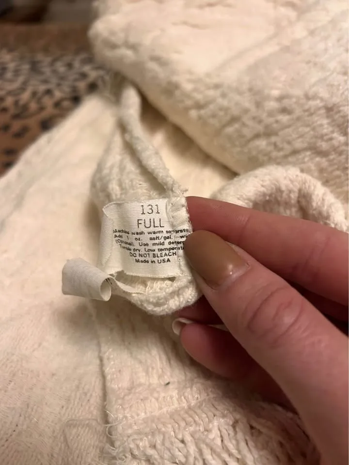 Bates Mill Matelassé Bedspread Full Ivory Fringe image indicator(5)