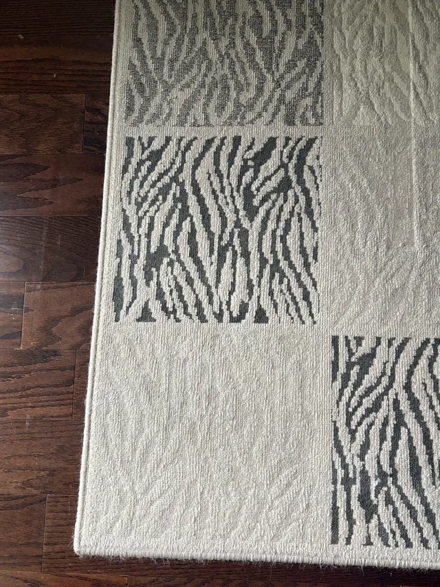 Modern 8x5 Area Rug – Neutral Cream & Gray Pattern image indicator(2)