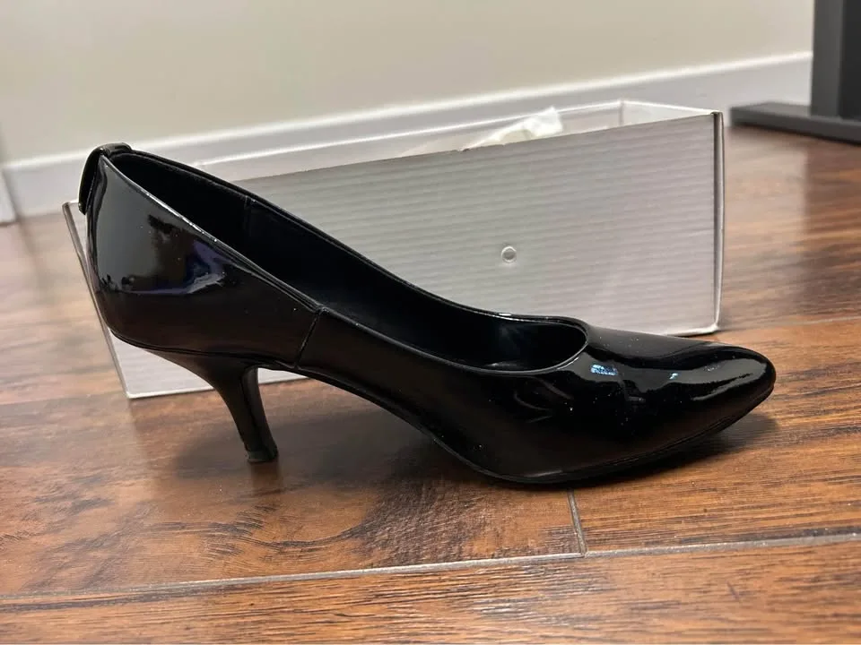 Call it Spring - Black Pump image indicator(2)