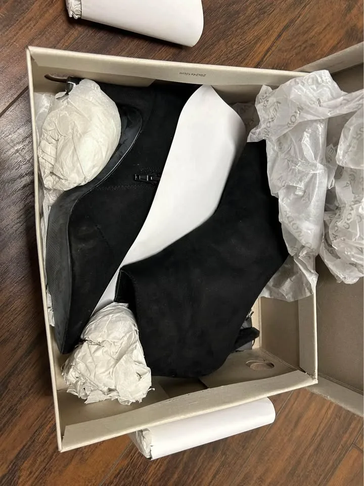 Veronica Moda Black Suede Leather Boots image indicator(2)