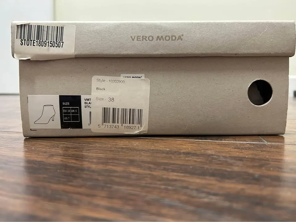 Veronica Moda Black Suede Leather Boots image indicator(3)