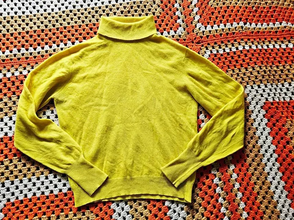 1970s Cashmere Scottish Vintage Yellow Turtleneck Sweater
