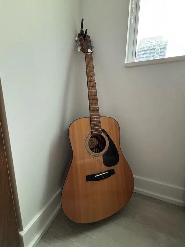Acoustic Guitar Yamaha