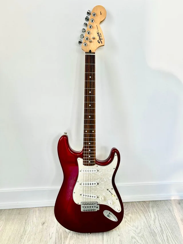 Fender Squire - Candy Apple Red image indicator(3)