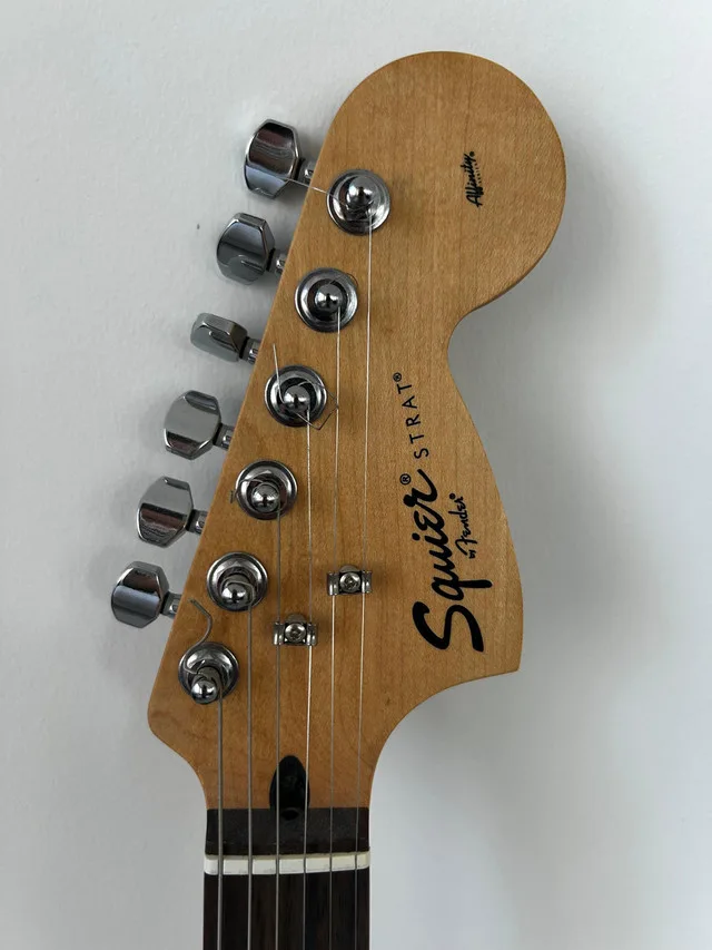 Fender Squire - Candy Apple Red image indicator(5)