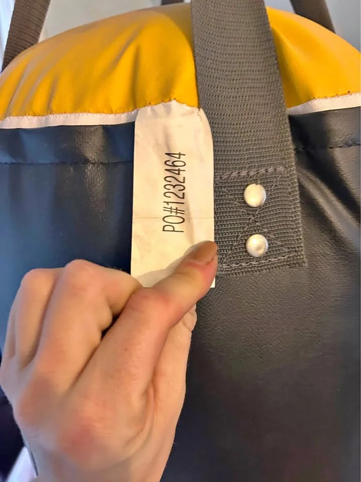 Everlast heavy bag with stand - never used image indicator(2)