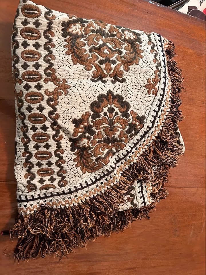 Vintage Jacquard Chenille Bedspread - photo 2