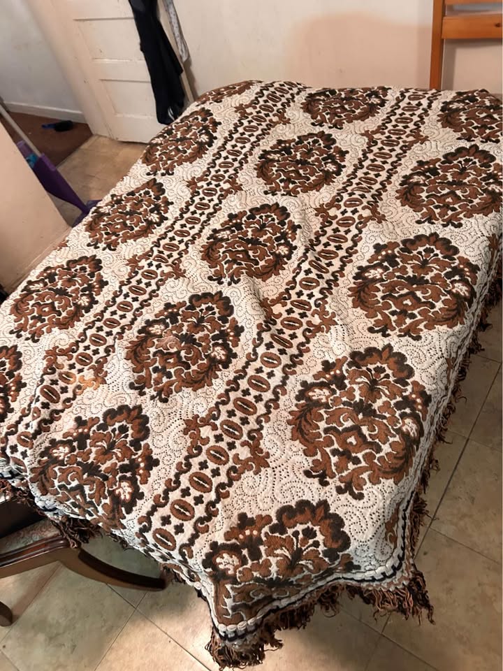 Vintage Jacquard Chenille Bedspread - photo 3