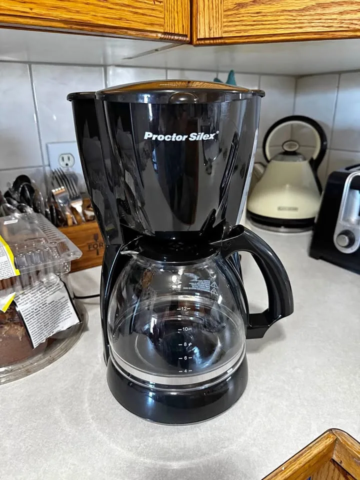 Proctor Silex Coffee Maker - Clean & ready to use
