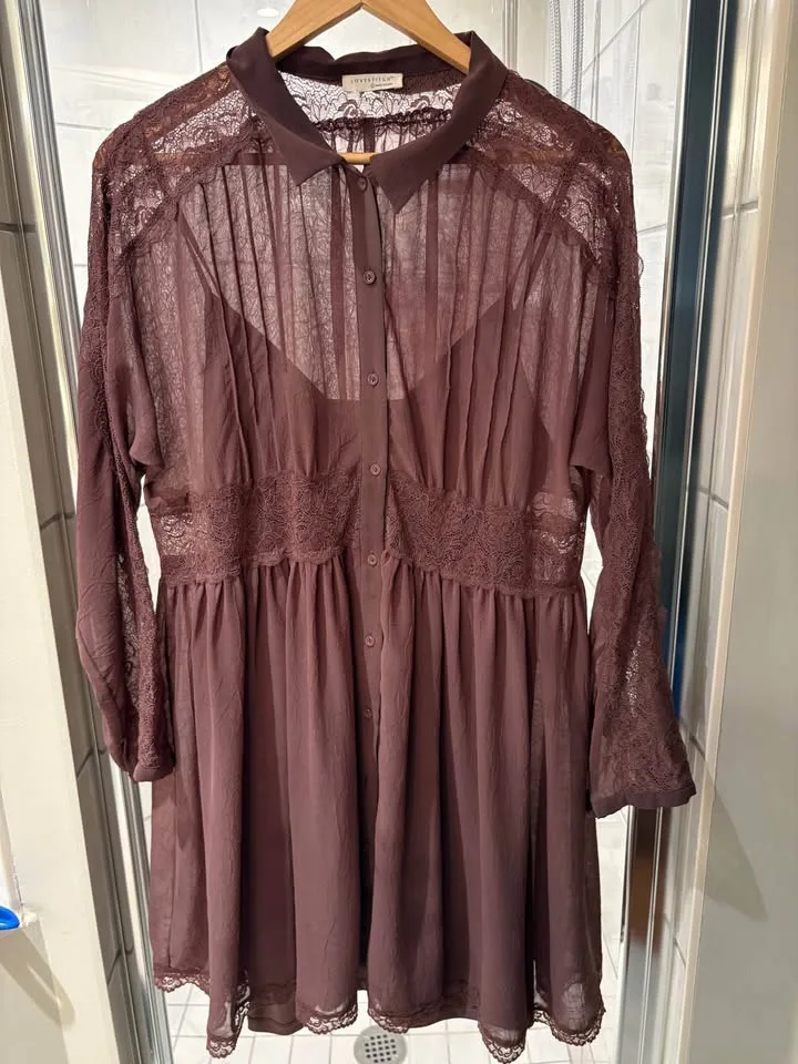 Women's dress with lace details - large image indicator(2)