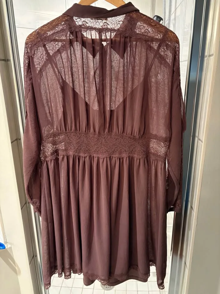 Women's dress with lace details - large image indicator(3)