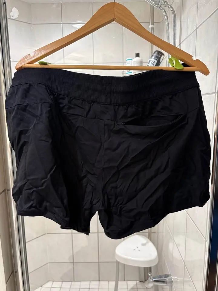 NorthFace Active shorts - Womens X-Large image indicator(2)