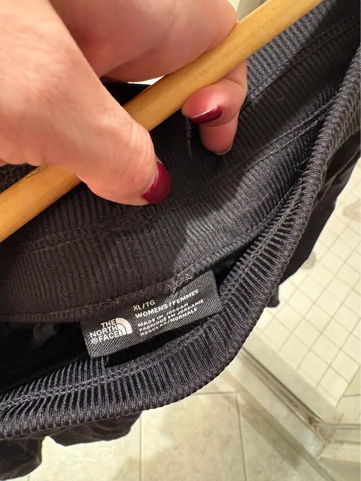 NorthFace Active shorts - Womens X-Large image indicator(3)