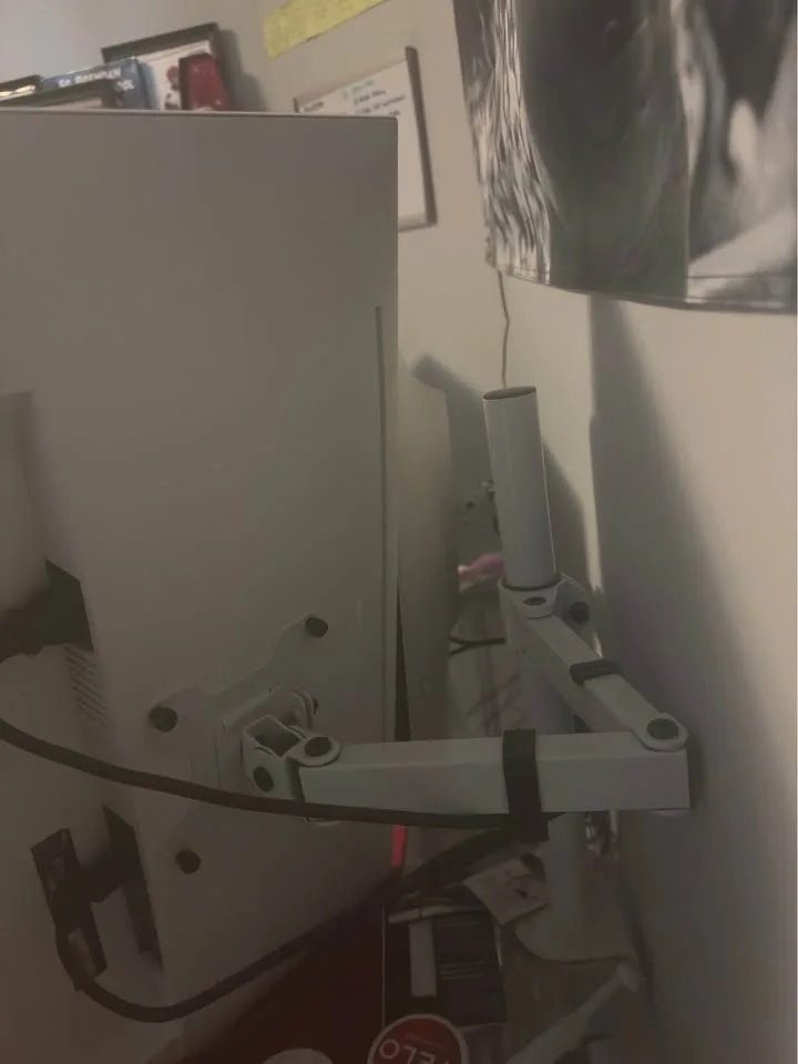 240hz White gaming monitor dual arm setup image indicator(3)