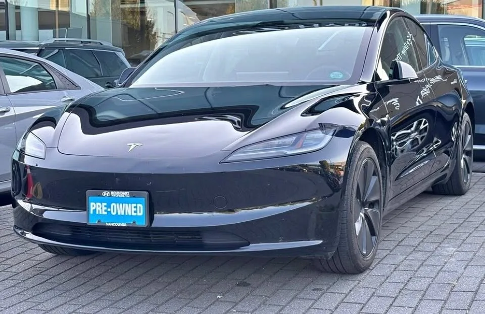2023 Tesla Model 3 RWD thumbnail