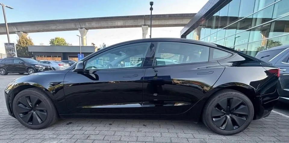 2023 Tesla Model 3 RWD image indicator(3)