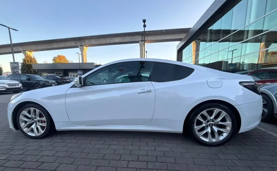 2015 Hyundai Genesis Coupe Premium image indicator(3)