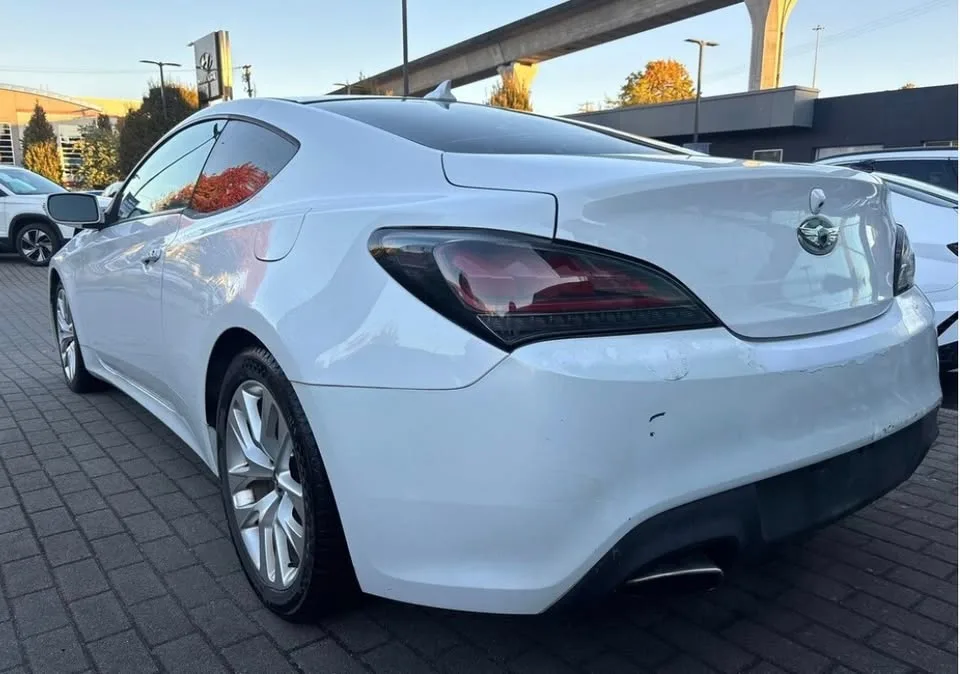 2015 Hyundai Genesis Coupe Premium image indicator(5)