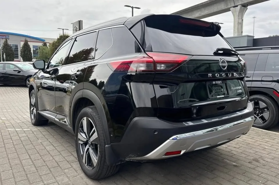 2023 Nissan Rogue Platinum image indicator(3)