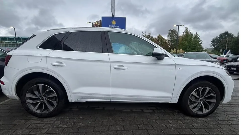 2021 Audi Q5 Technik Quattro image indicator(2)