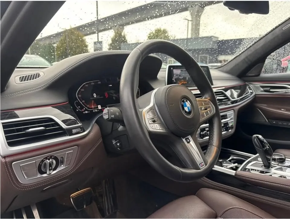 2022 BMW 7 Series 750Li xDrive image indicator(4)