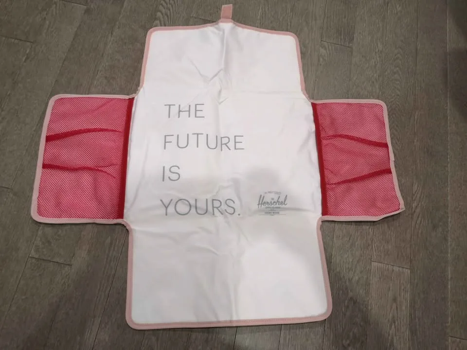 Herschel Travel Change pad image indicator(2)