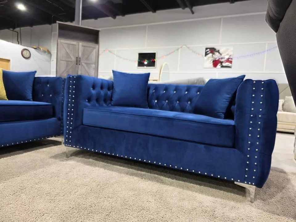 Canadian-Made Sofa - Customizable or Floor Model image indicator(3)